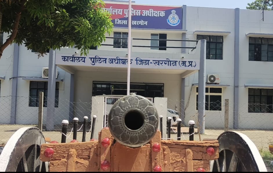 सीएम हेल्पलाइन में शिकायत बंद करने के नाम पर ब्लैकमेल करने पर एफआईआर
